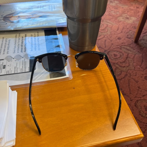 Foster Grant Sunglasses - Picture 5 of 6